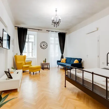Lovely Heart Of Apartment